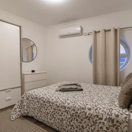 Cozy Flat Near Oura Beach Appartement