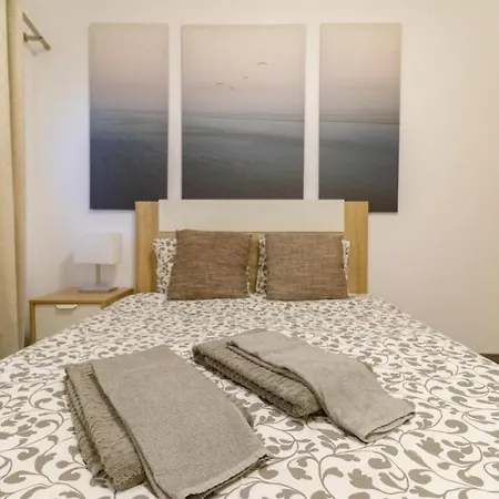 Appartement Cozy Flat Near Oura Beach